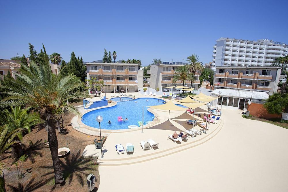 Club Hotel