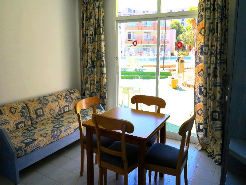 Club Hotel